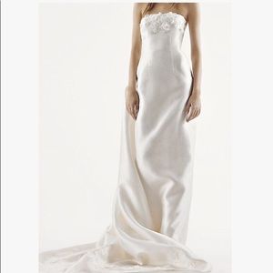 White by Vera Wang Strapless Wedding Dress size4
